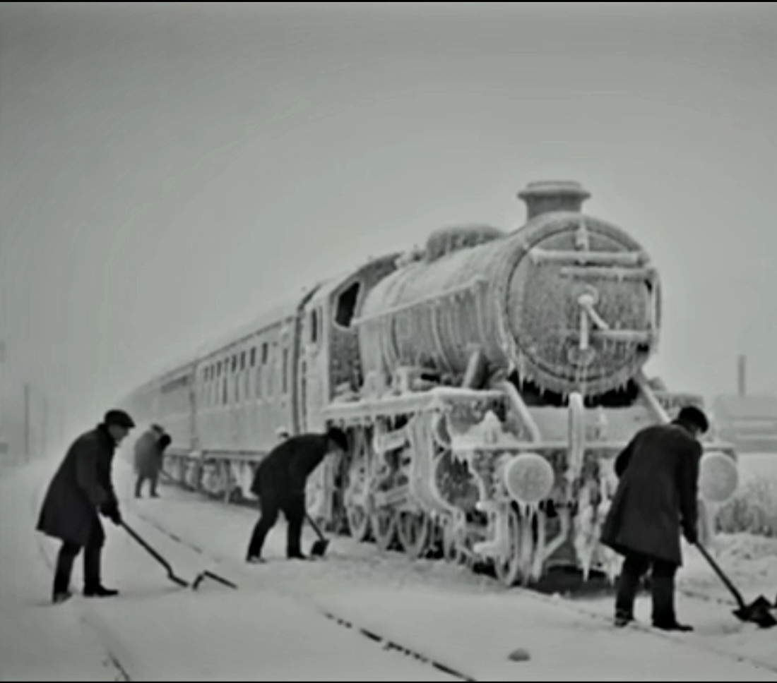 Mr. Pickwick's Yuletide Express Logo